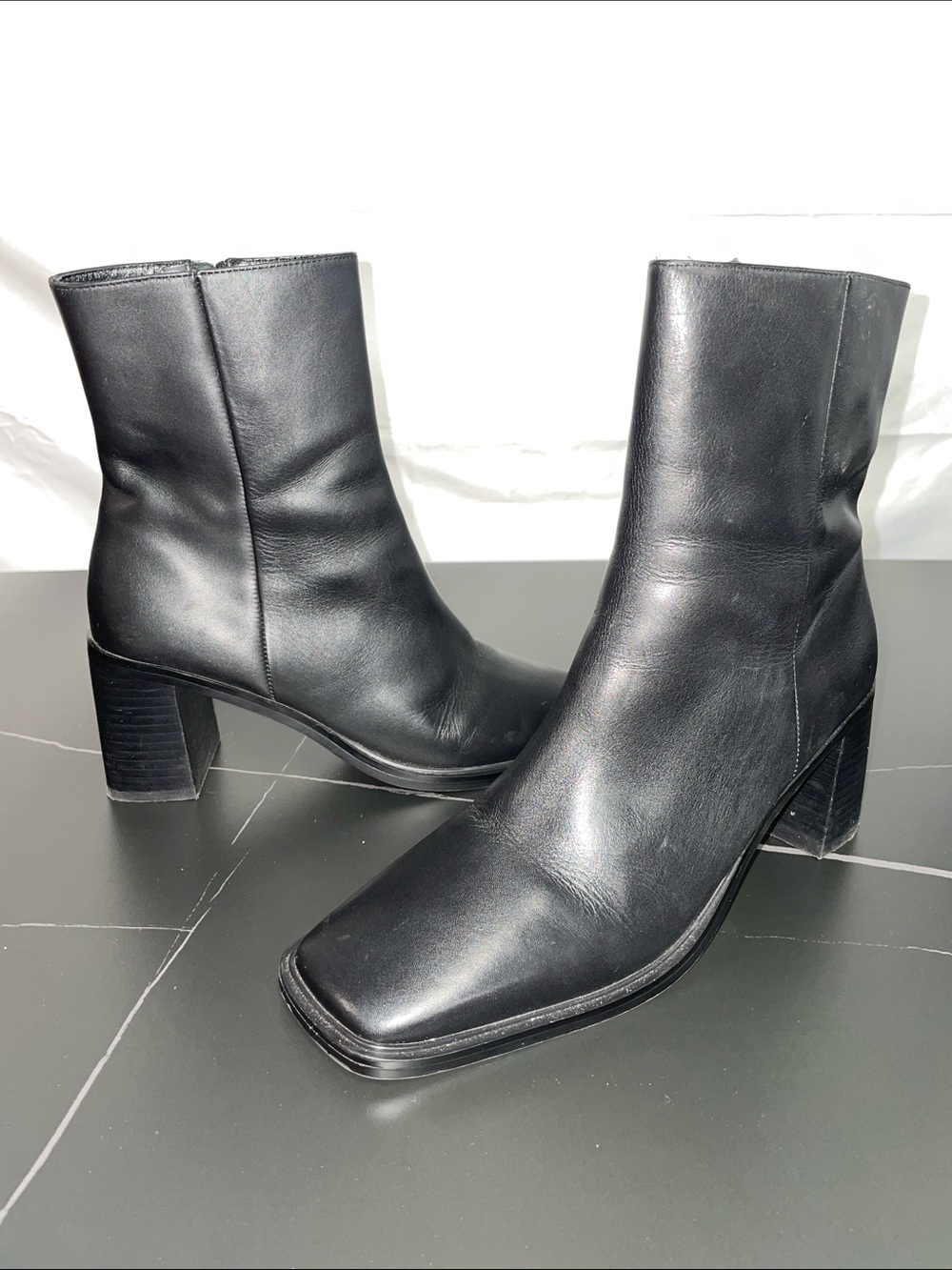 TONY BIANCO LEATHER BLOCK HEEL SIDE ZIP ANKLE BOOTS FTL-09-069